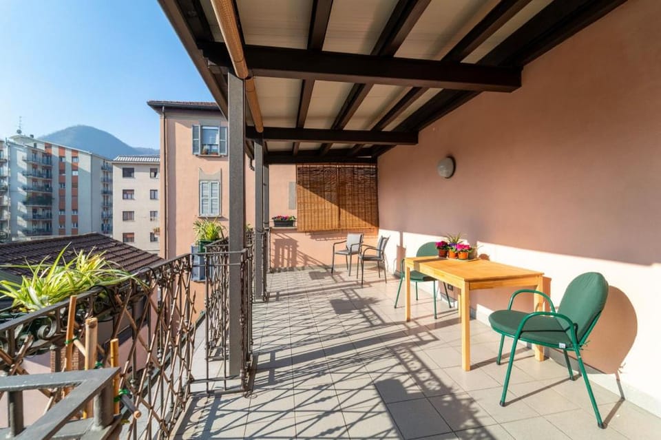 Gerbett Apartment with Terrace by Wonderful Italy Apartment in Como