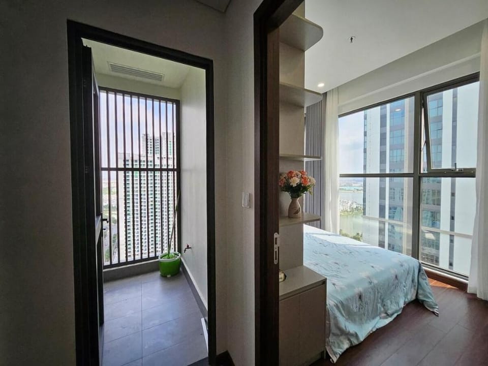Căn góc Masteri 2N+ view hồ đẹp Vacation rental in Laos