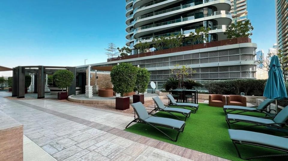 2 minute-walk to Dubai Mall, 2 BR with Pool/Gym Vacation rental in Dubai