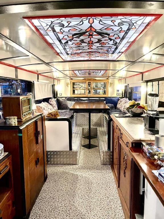 Luxury The Gatsby bus un voyage experience Villa in Guia