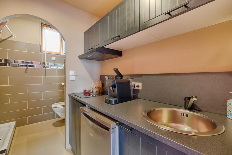 Luxury Désert de Ouarzazate Jacuzzi, Paris Orly Apartment in Île-de-France