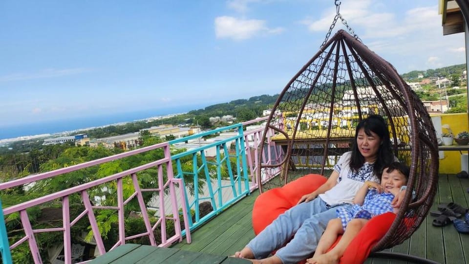 Fantastic Ocean View, Indoor Plant Garden, Fireplace, 30-Pyeong House Vacation rental in South Korea