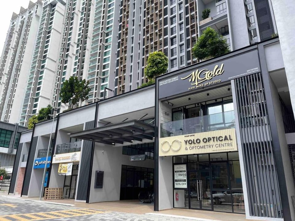 Sky Tree Dual-Key Bukit Indah/Legoland/Aeon Vacation rental in Johor Bahru