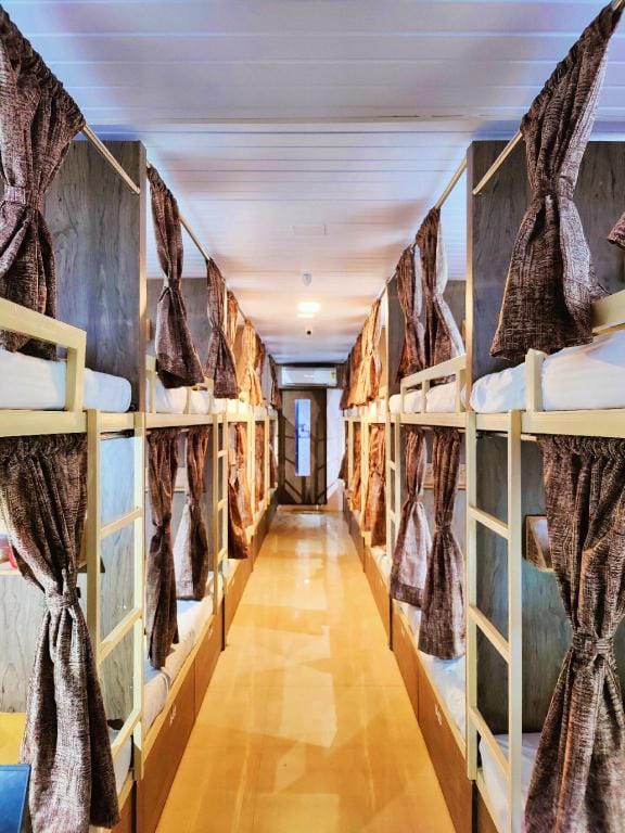 DORMITORY WORLD  AC 24 HOURS Hotel in Mumbai