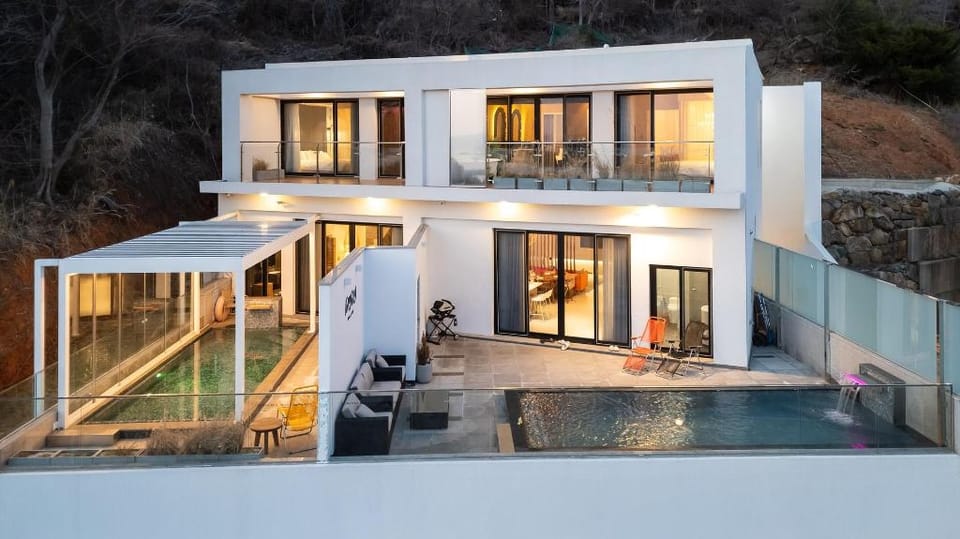 Busan nunuhouse poolvilla Pension Bed and Breakfast in Busan