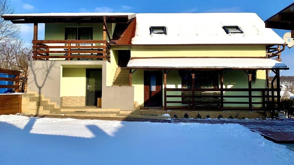 Cozy cabin in a quiet area with a lovely hot tub Vacation rental in Cluj County
