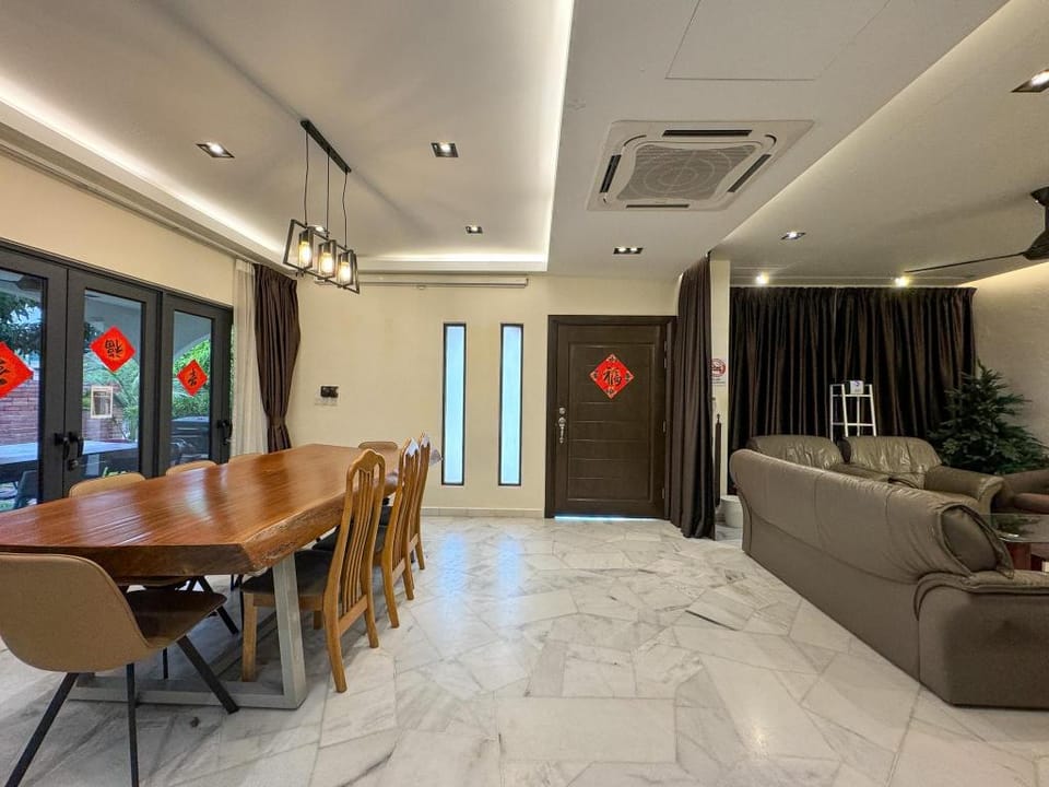 Harmony House w/Karaoke @ Taman OUG KL by Iconique Vacation rental in Federal Territory of Kuala Lumpur