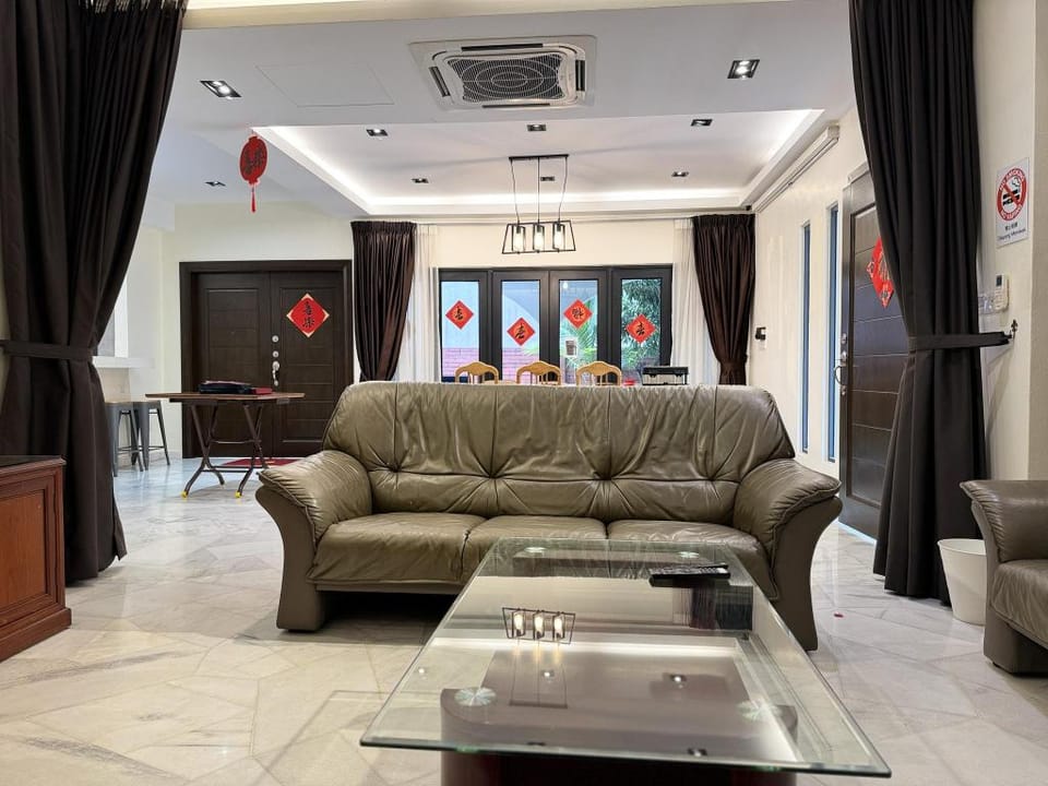 Harmony House w/Karaoke @ Taman OUG KL by Iconique Vacation rental in Federal Territory of Kuala Lumpur
