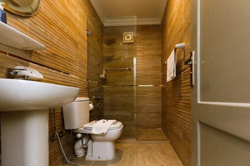 Royalty Peak: A Lavish Getaway with Pyramid Views Vacation rental in Egypt