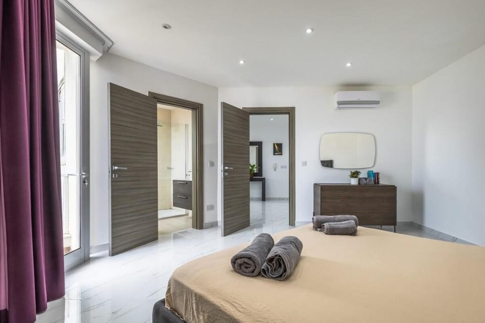 Penthouse in Ta Xbiex, Pool & Seaview(only Family) Apartment in Malta