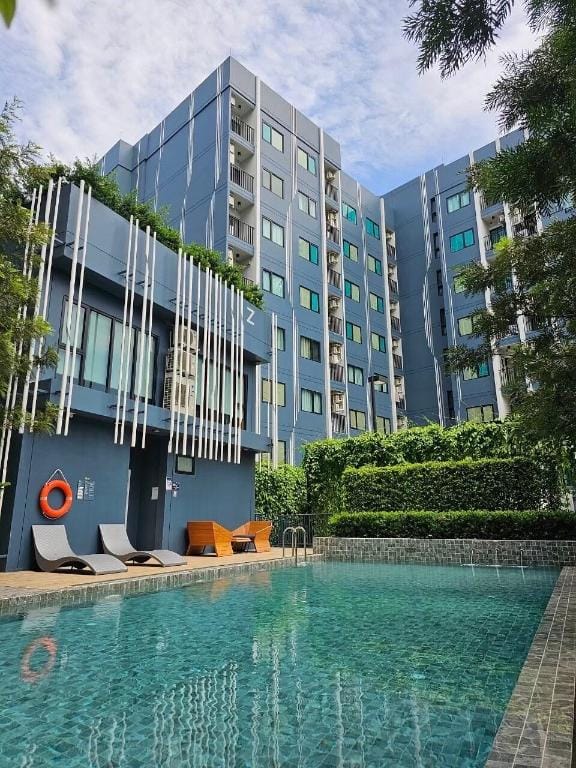 Sunny kleen&Cosy near BTS Chokchai4 station Vacation rental in Bangkok