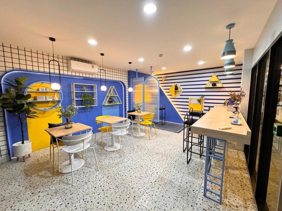 Sunny kleen&Cosy near BTS Chokchai4 station Vacation rental in Bangkok