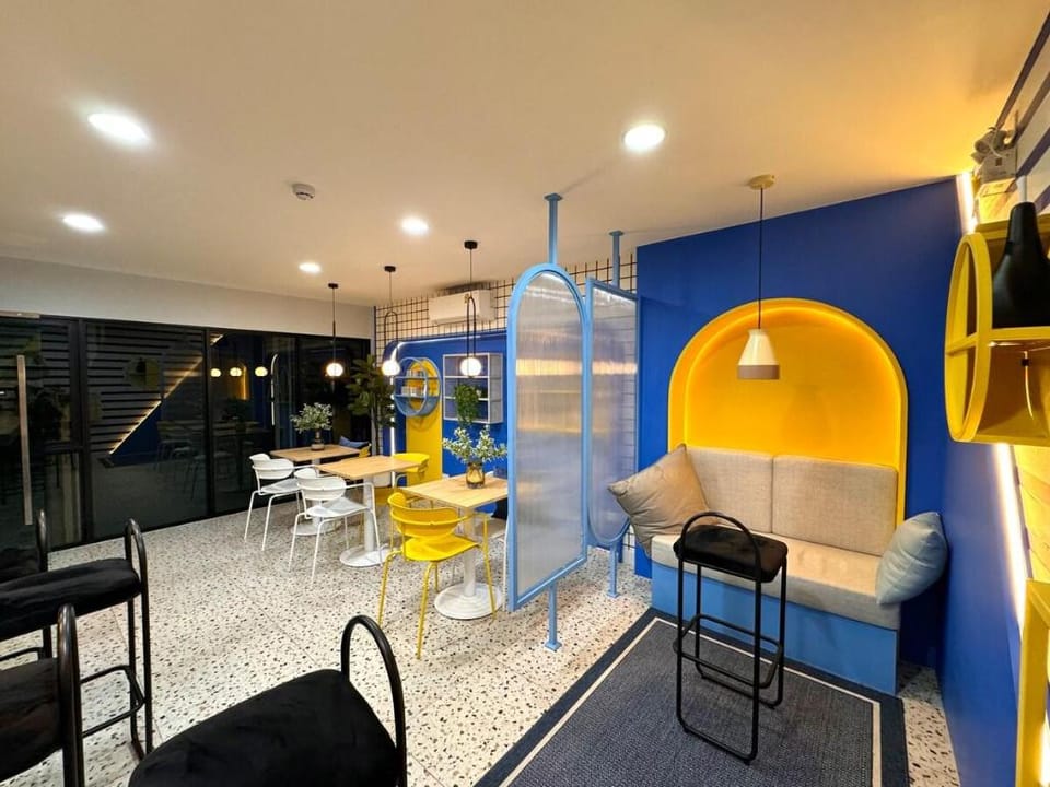 Sunny kleen&Cosy near BTS Chokchai4 station Vacation rental in Bangkok