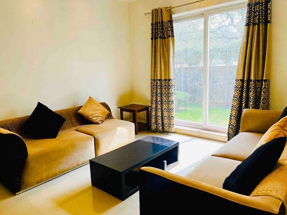 4 Room Luxurious Villa (1 km from Expo Mart) Villa in Noida