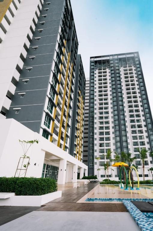 City Living 3Bedroom @Metropol BM Apartment in Penang