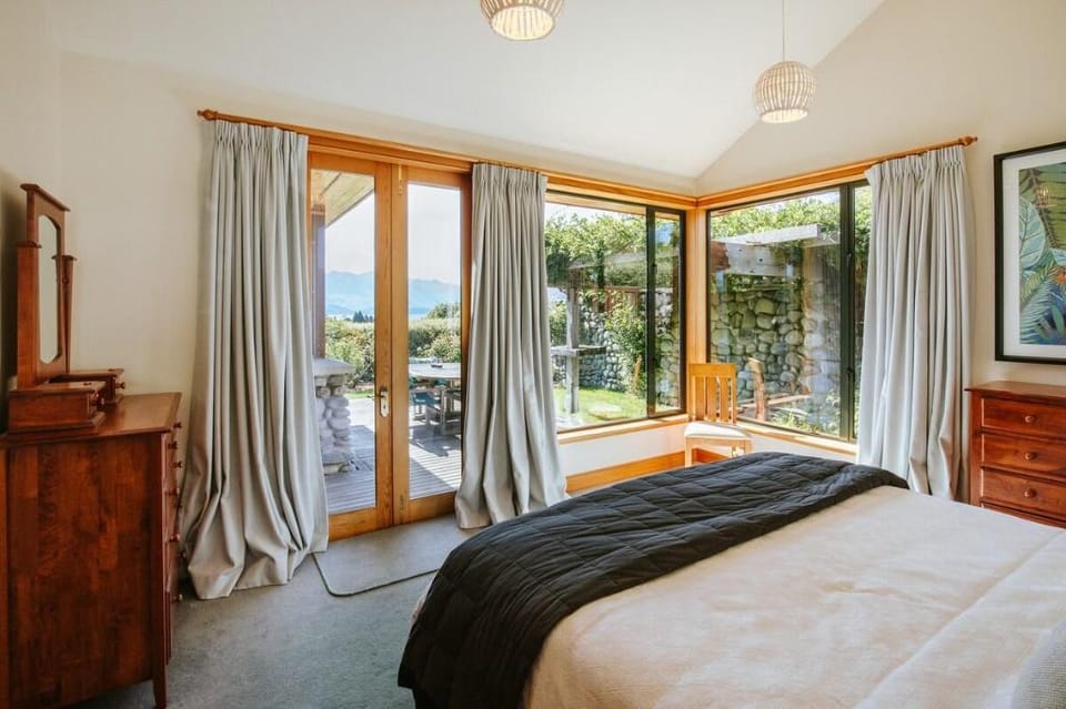 Bullock Creek Chalet | Lake views | Close to town Vacation rental in Wanaka