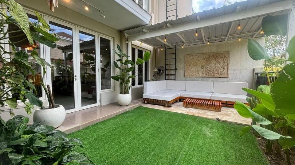 Cozy Botanical Garden House Vacation rental in Riau Islands, Indonesia