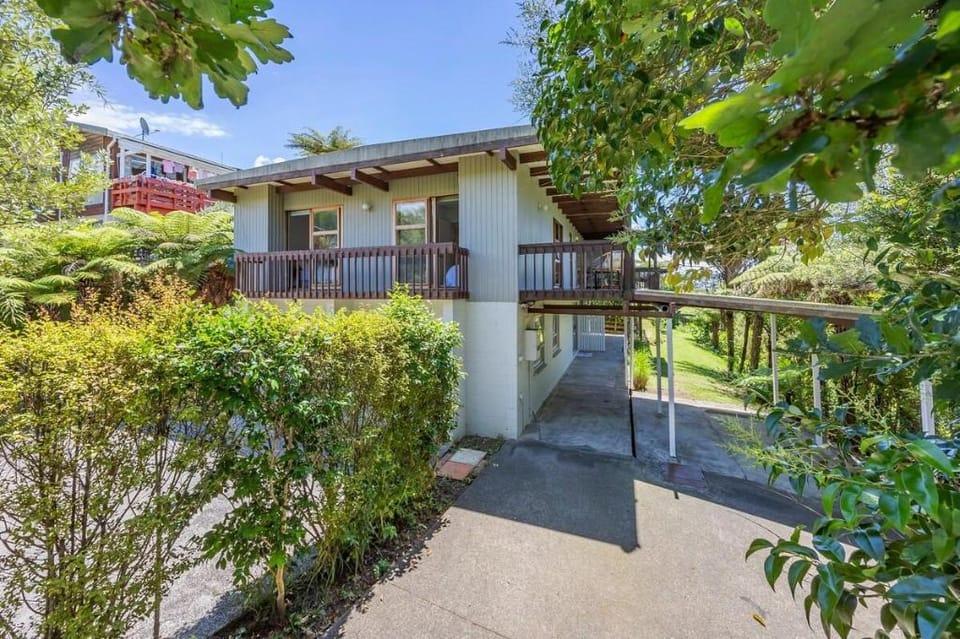 Sunny cosy 5 bedroom 2 bath house in North shore Vacation rental in Auckland