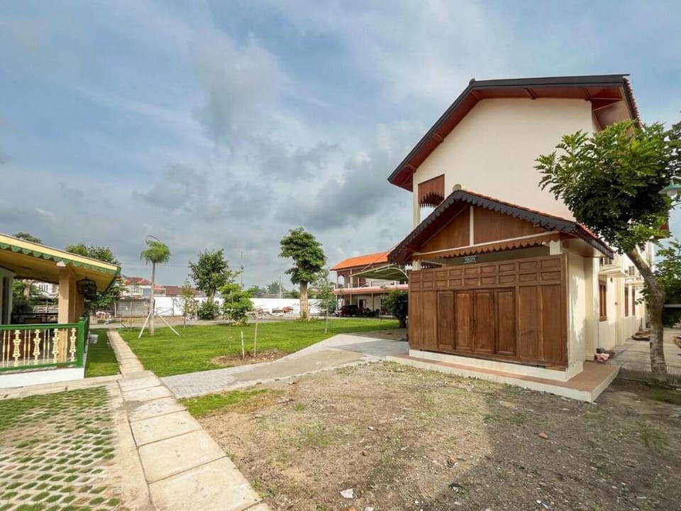 Homestay Ndalem Joglo Kawijayan Colomadu Solo Vacation rental in Indonesia