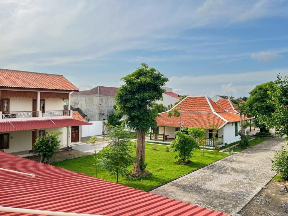 Homestay Ndalem Joglo Kawijayan Colomadu Solo Vacation rental in Indonesia