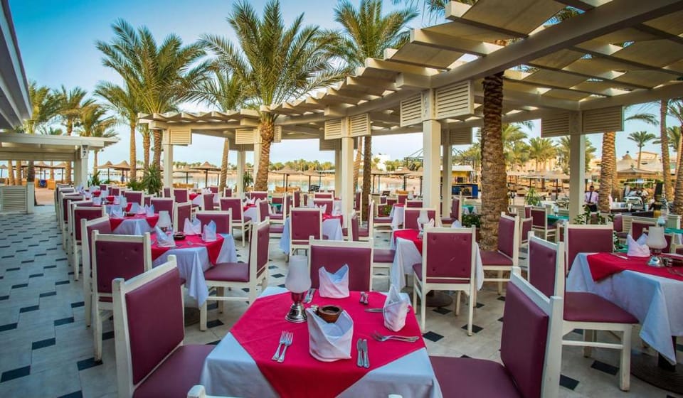Fantastic chalet with private beach and aqua park  Apartment in Hurghada