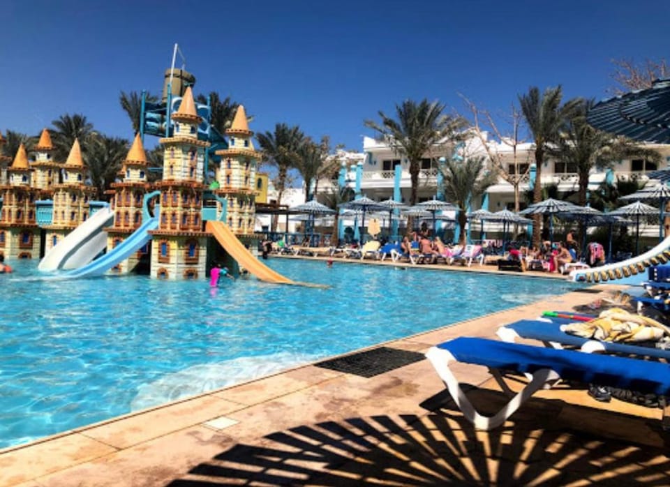 Fantastic chalet with private beach and aqua park  Apartment in Hurghada