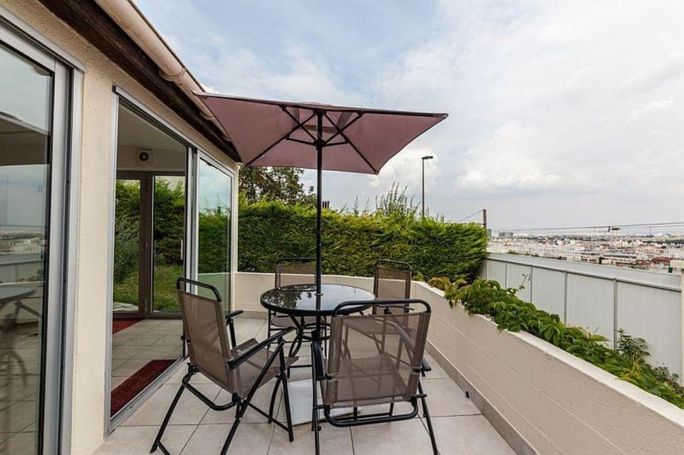 House near Paris distant view to Eiffel Tower Vacation rental in Puteaux