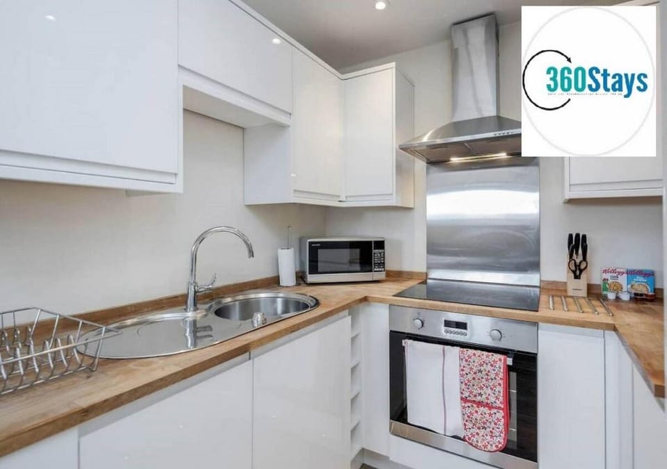 Luxury 1 Bedroom Apt. 06 + Parking in Maidenhead Apartment in Maidenhead