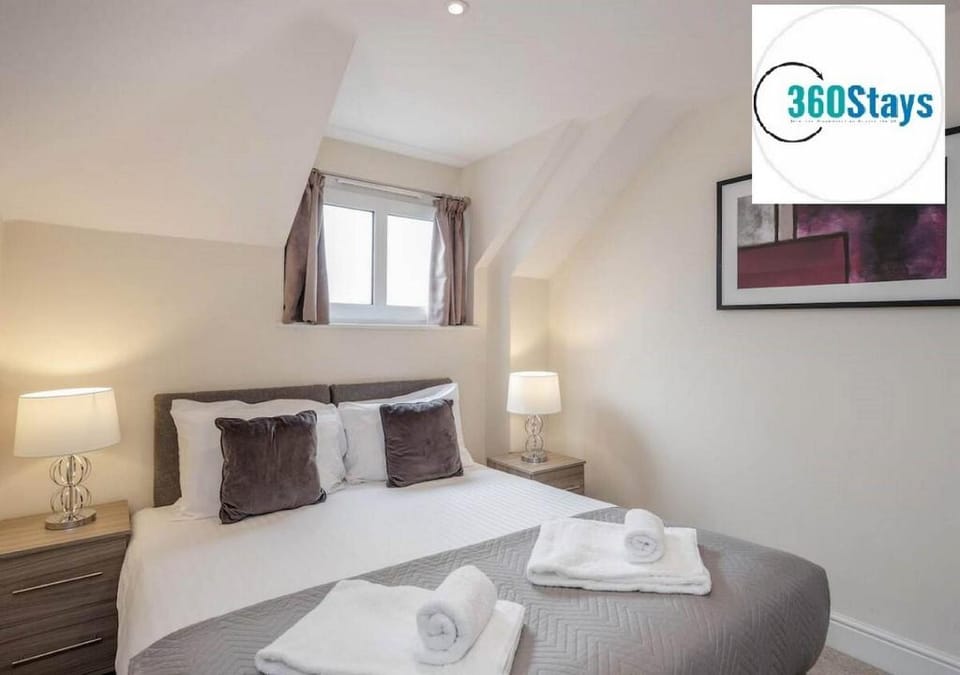 Luxury 1 Bedroom Apt. 06 + Parking in Maidenhead Apartment in Maidenhead
