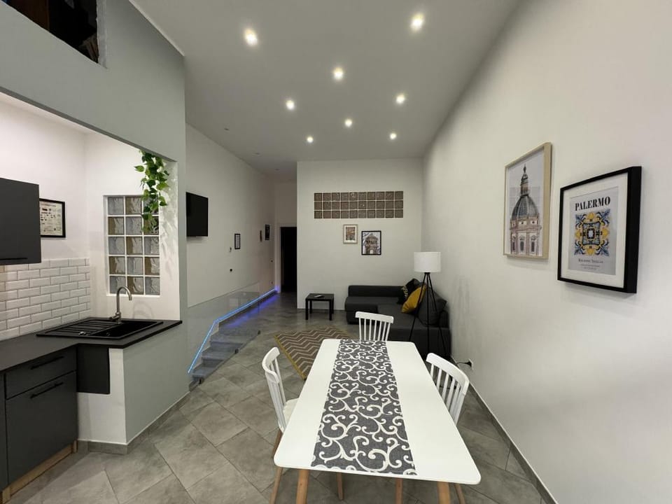 Appartamento in centro storico Apartment in Palermo