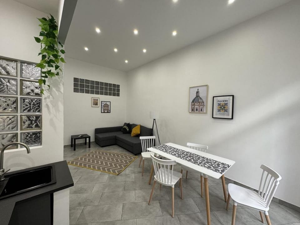 Appartamento in centro storico Apartment in Palermo