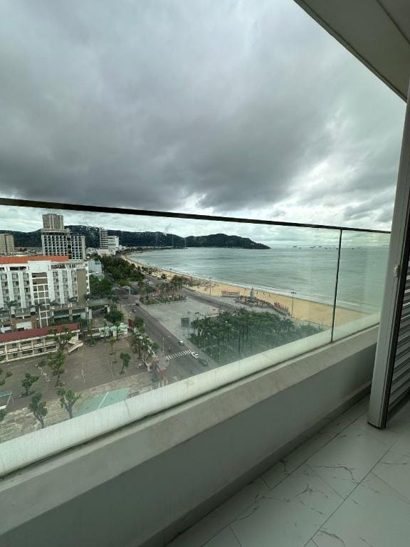TMS luxury hotel Quy Nhơn cách biển 50m Apartment in Vietnam