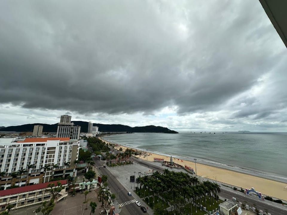 TMS luxury hotel Quy Nhơn cách biển 50m Apartment in Vietnam