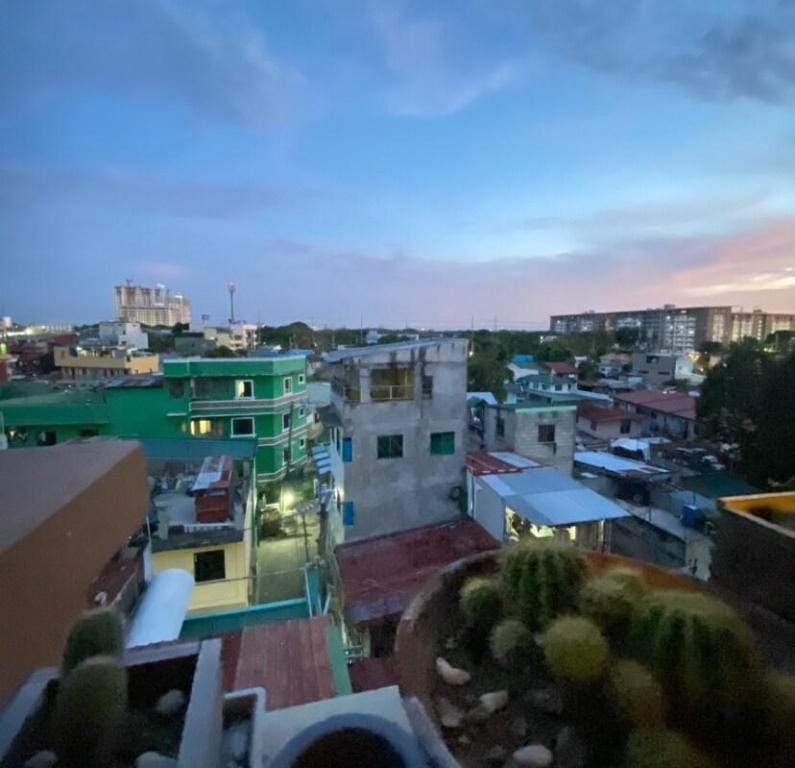 Leisure-Buisness Base Camp Apartment in Las Pinas