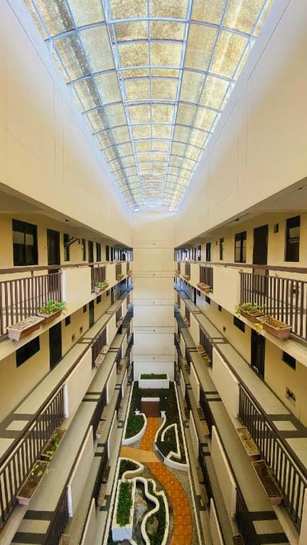 Leisure-Buisness Base Camp Apartment in Las Pinas
