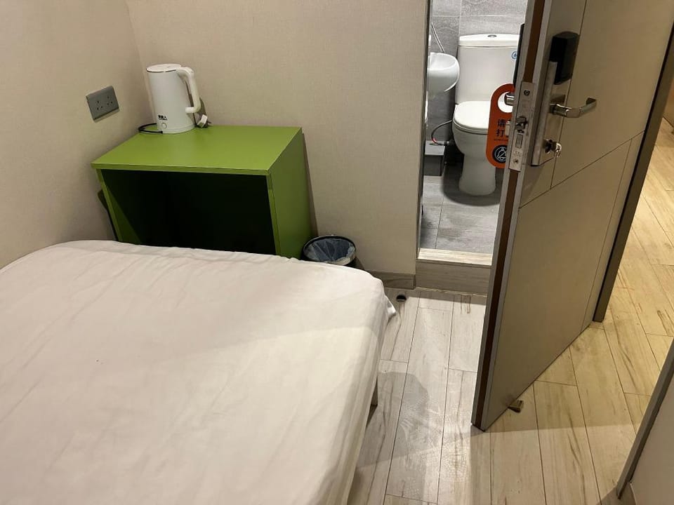 Room in Wah Fung Building, Exit B1, Jordan MTR Station, Hong Kong Apartment in Hong Kong