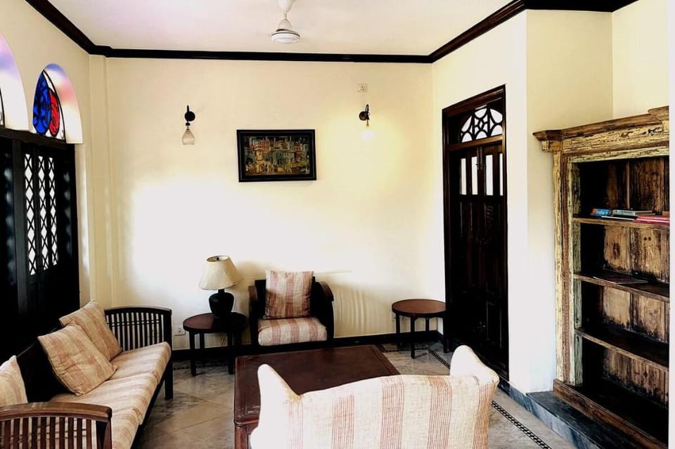 Forest Lane Apartment(Hauz Khas Fort Balcony View) Vacation rental in New Delhi