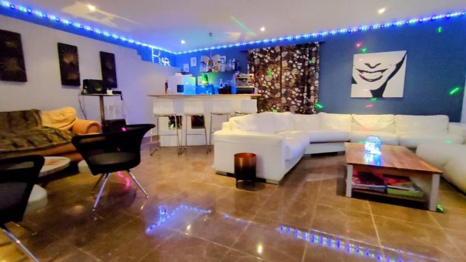 Family house,Private Pool,Movie Lounge,Pizza oven. Vacation rental in Brittany