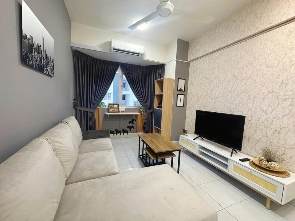 Cheap! 1-6 Pax Sunway Subang above Mall @ LRT Apartment in Subang Jaya