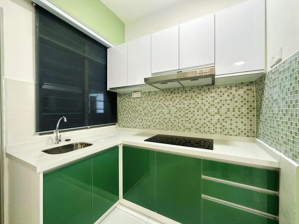 Cheap! 1-6 Pax Sunway Subang above Mall @ LRT Apartment in Subang Jaya