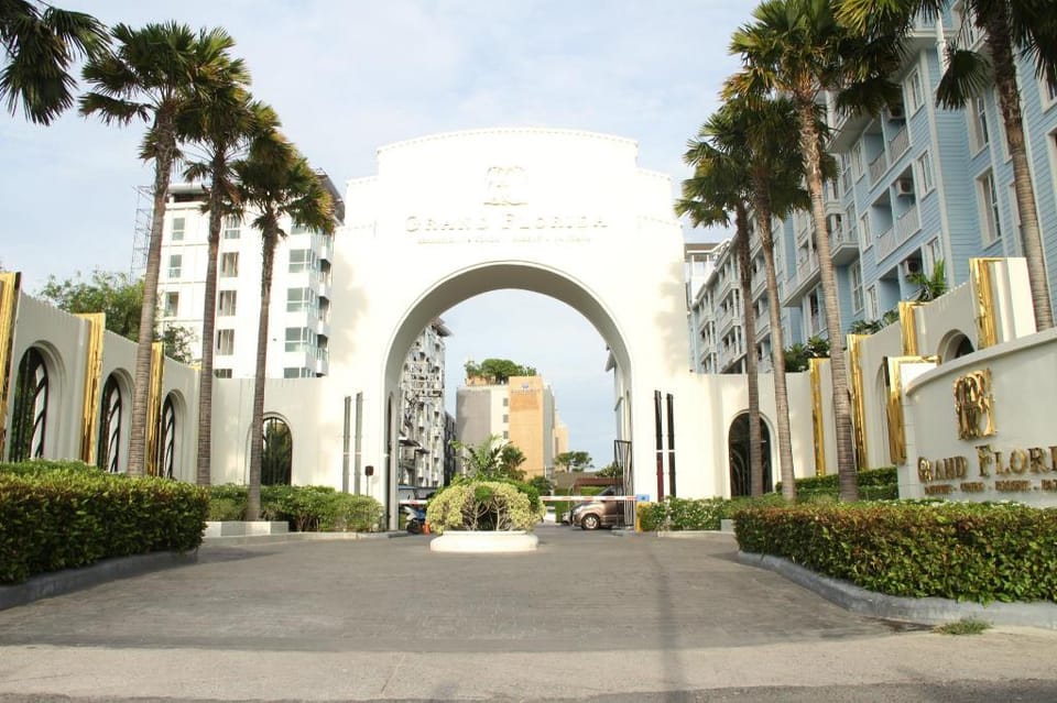 Grand Florida芭提雅私家海滩水上乐园带游泳池 · 温泉 · 桑拿浴 · 大健身房E208 Apartment in Pattaya City