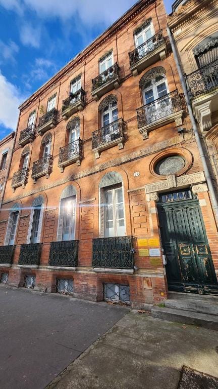 authentic Toulousain - T4 Chalets - Hypercentre - near train station Apartment in Toulouse