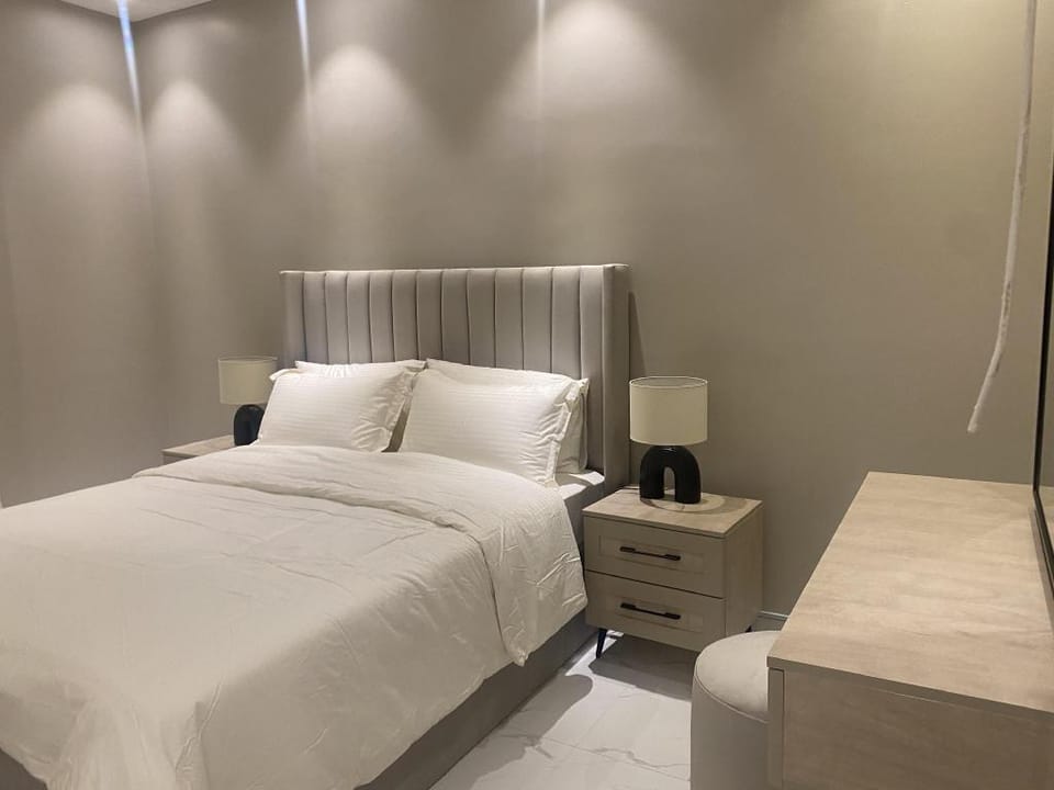 شقه فاخره غرفه وصاله بحي حطين دخول ذكي Apartment in Riyadh