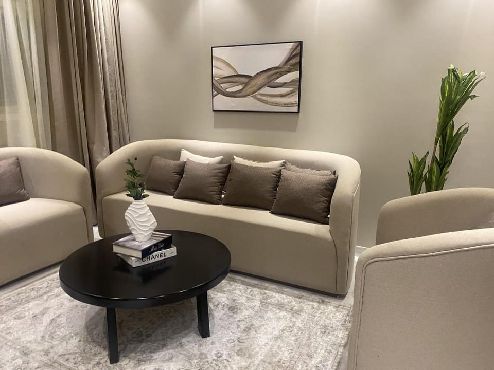 شقه فاخره غرفه وصاله بحي حطين دخول ذكي Apartment in Riyadh