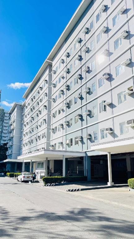 Tal Staycation
1 bed /bath/kitchen
Neflix
Internet Vacation rental in Quezon City