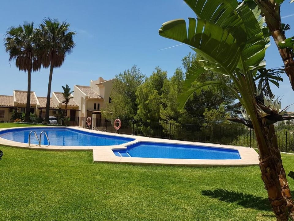 Maison avec jaccuzzi, vue mer montagne, calme Villa in Marina Baixa