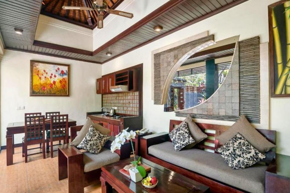 Catra 3 BR Private Pool Villa NE150A Villa in Kuta
