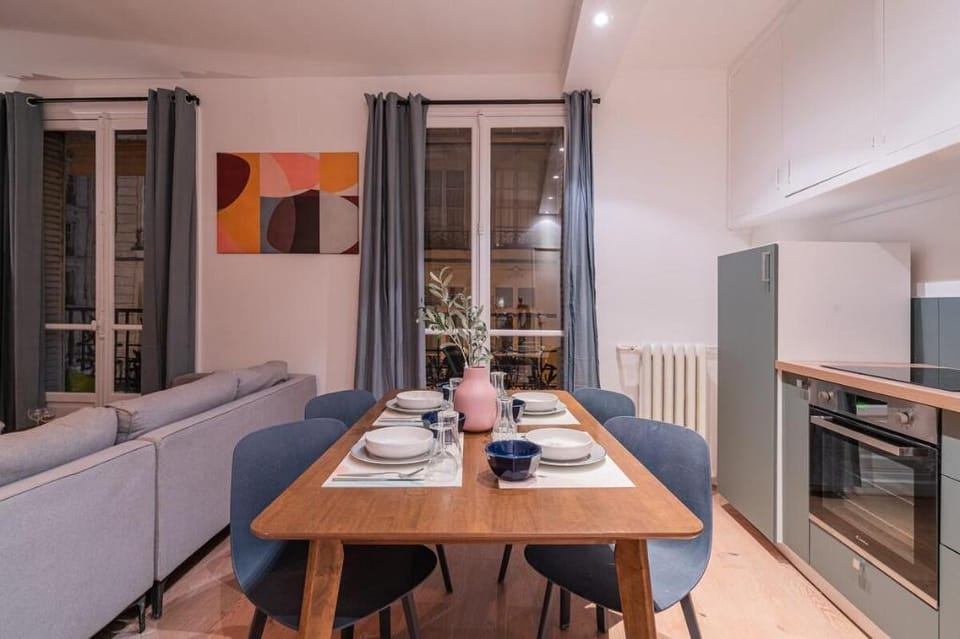 Lovely Parisian Flat rue St Honore Louvre Rivoli Vacation rental in Paris