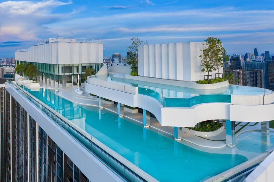 MRT Rama 9 - Home Office Condo in Asoke - best WFH Apartment in Bangkok