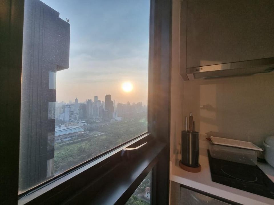 MRT Rama 9 - Home Office Condo in Asoke - best WFH Apartment in Bangkok